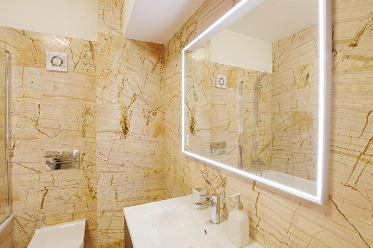 Himson-Beige Apartment Ясси Екстер'єр фото